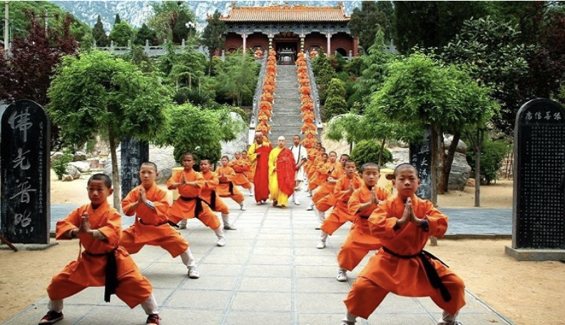 بازدید گردشگران تور چین از معبد شائولین