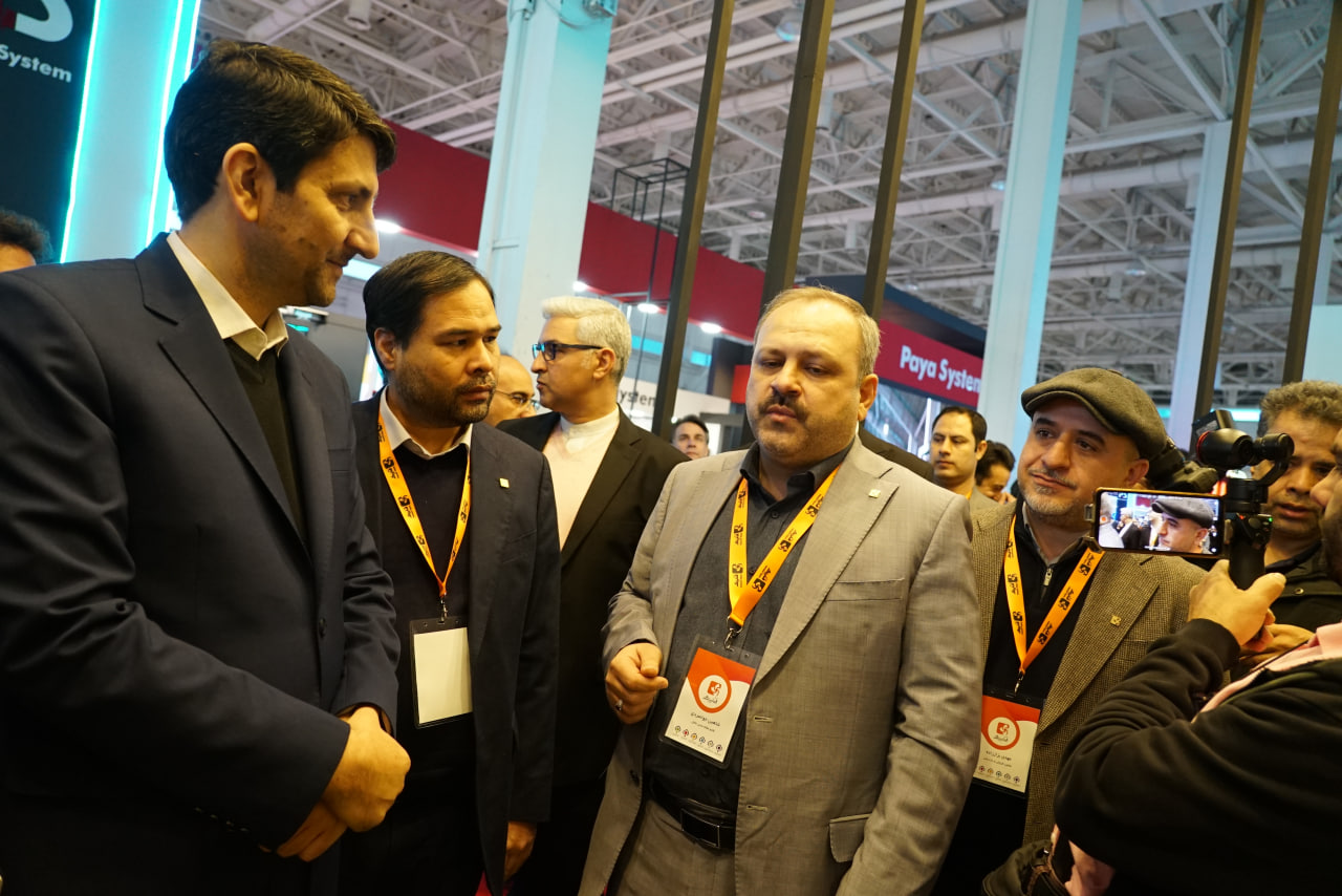 بازدید وزیر ارتباطات و فناوری اطلاعات از غرفه شرکت فناپ تک در بیست و پنجمین نمایشگاه تلکام