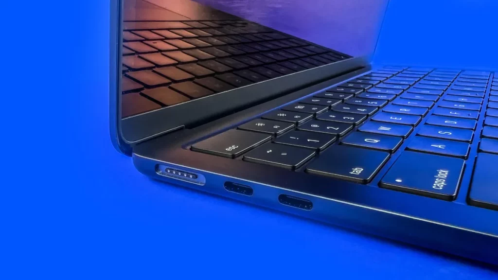 ترفندهایی برای شارژ سریع‌تر آیفون – ITIRAN