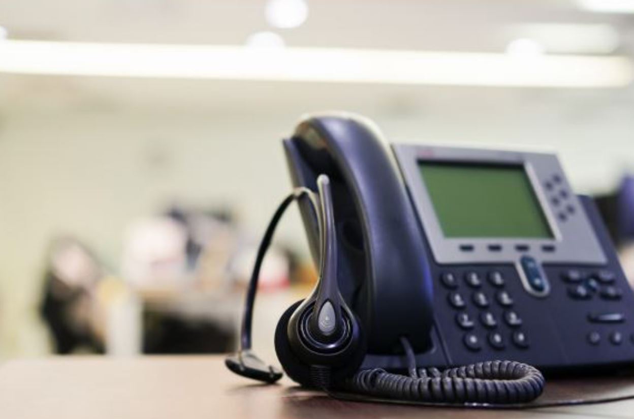 کدام برند تلفن ویپ برای کسب و کار من مناسب است؟