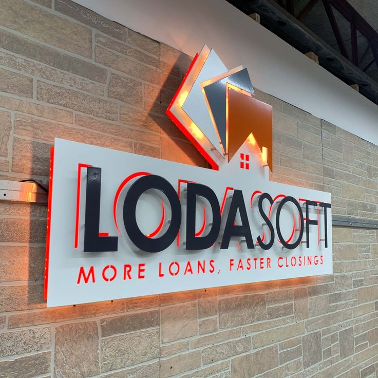 تابلو چلنیوم؛ درخشش برند شما در شب و روز