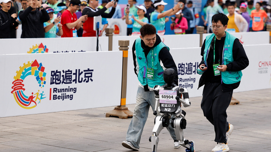 نخستین حضور ربات‌های انسان‌نما در ماراتن پکن – ITIRAN