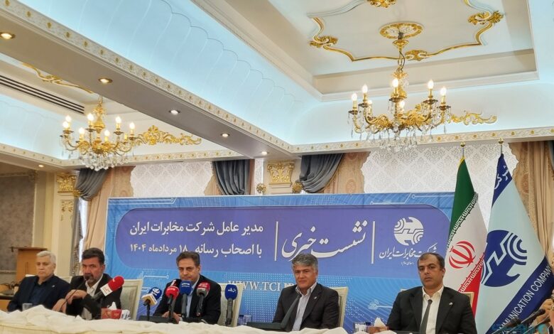 مدیرعامل شرکت مخابرات ایران: کل شبکه سیم مسی را با فیبر نوری جایگزین میکنیم مدیرعامل شرکت مخابرات ایران: کل شبکه سیم مسی را با فیبر نوری جایگزین میکنیم