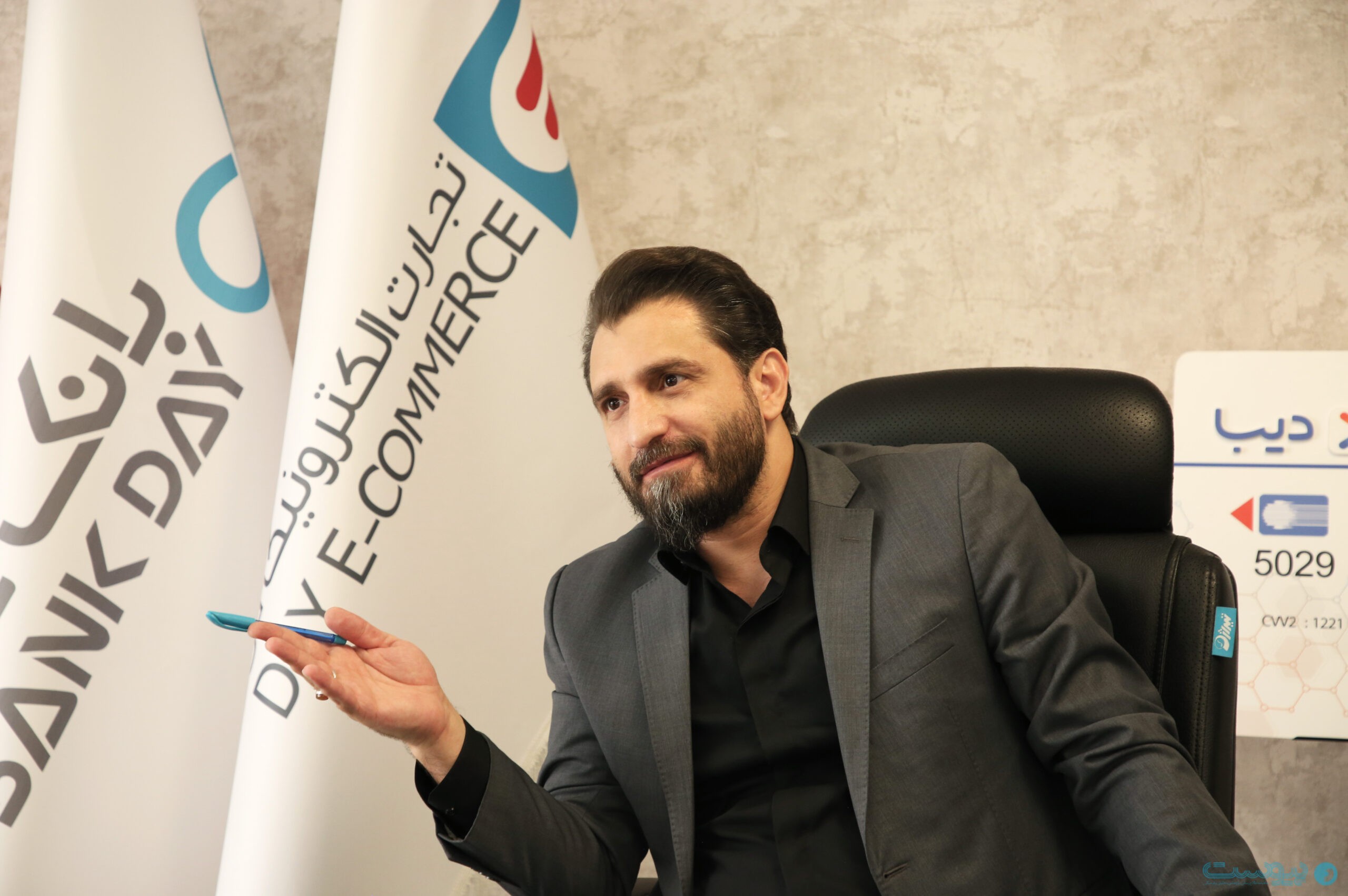 «دیبا کارت اعتباری» ﻭﯾﮋه ﺧﺎﻧﻮﺍﺩهﻫﺎﯼ ﺷﻬﺪﺍ ﻭ ﺍﯾﺜﺎﺭﮔﺮﺍﻥ صادر می‌شود