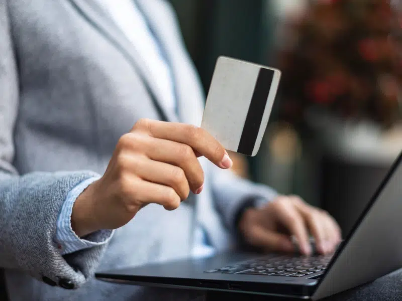 راهنمای ۰ تا ۱۰۰ استفاده از همراه بانک در خارج از کشور + امن و مطمئن – ITIRAN