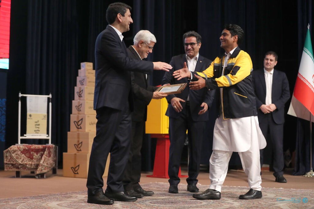 عارف: خصوصی‌سازی سلیقه دولت نیست، در متن انقلاب است