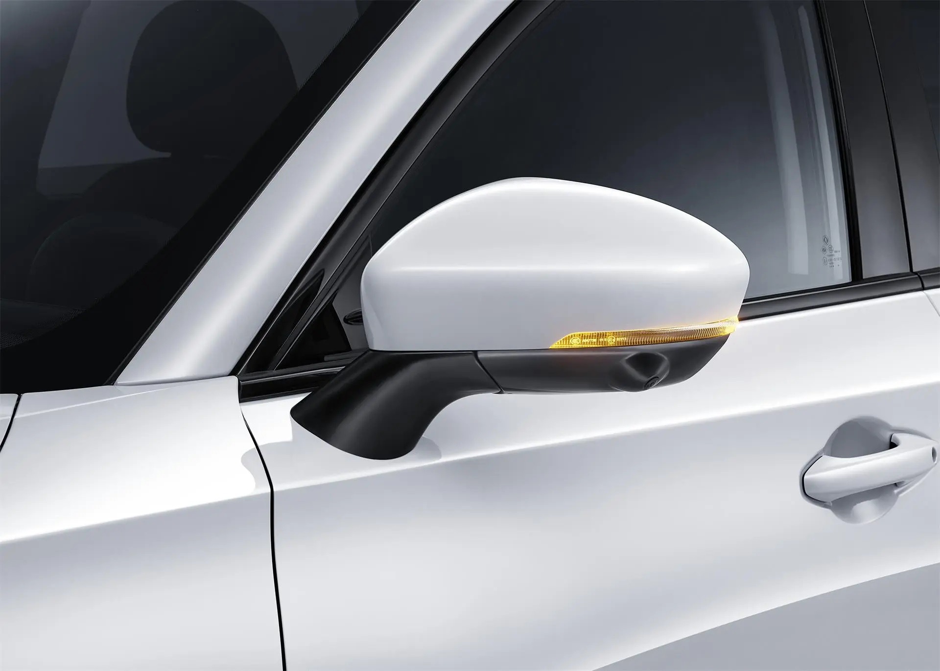 خودروی صفر داخلی یا کارکرده خارجی؟ (بررسی چالشهای خرید در سال ۱۴۰۴) ماشین لاماری