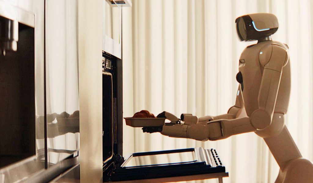 خانه‌ای بدون کار؛ ربات خانگی ال‌جی لباس‌ها را تا می‌کند و صبحانه آماده می‌کند – ITIRAN