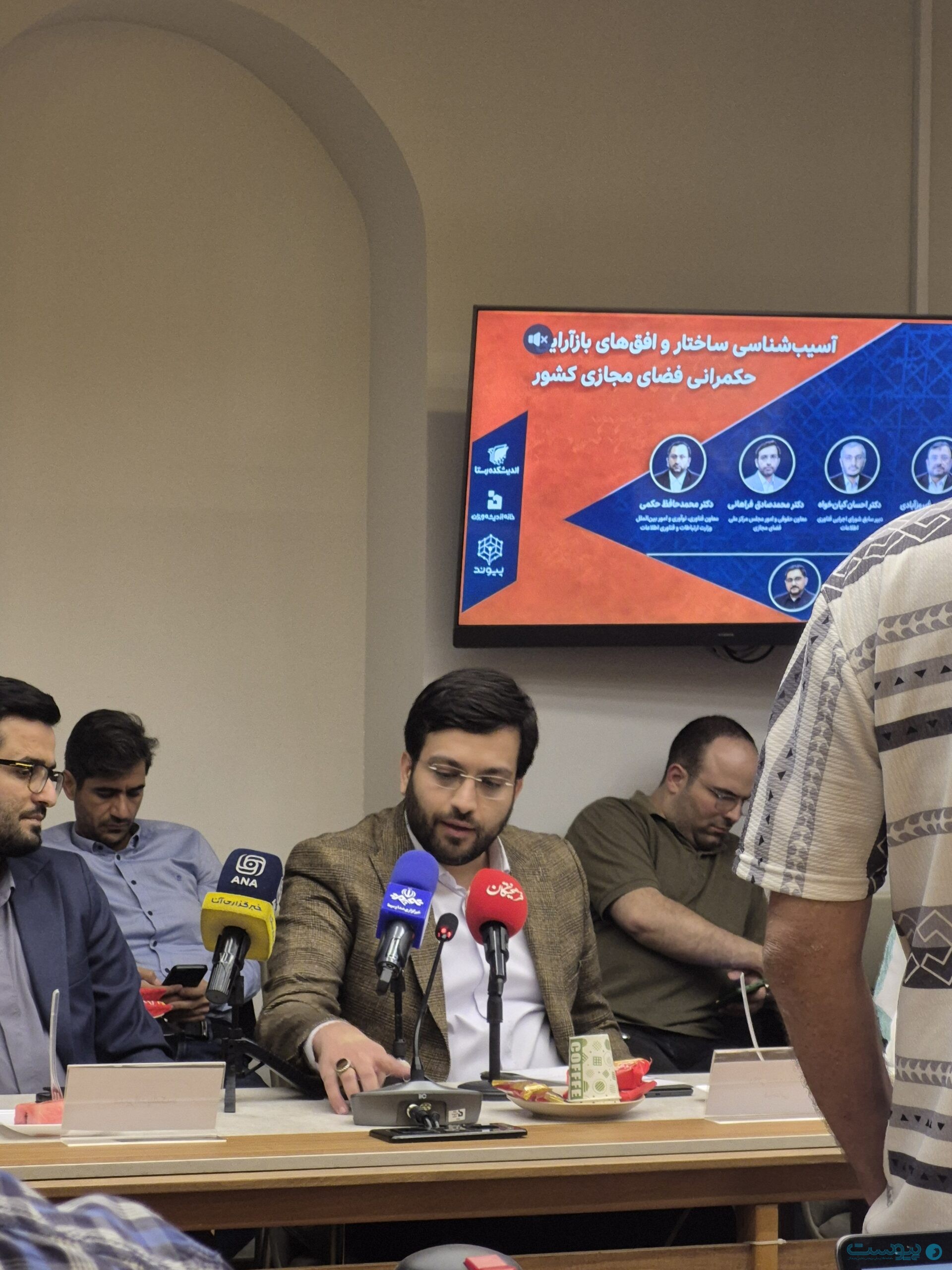 معاون وزیر ارتباطات: استارلینک آخرین میخ تابوت بر حکمرانی فضای مجازی است